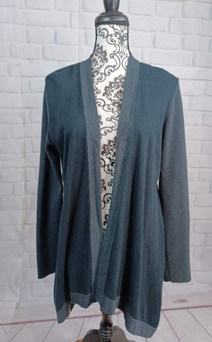 Eileen Fisher women's long sleeve stretch knit one front size m cardigan b29